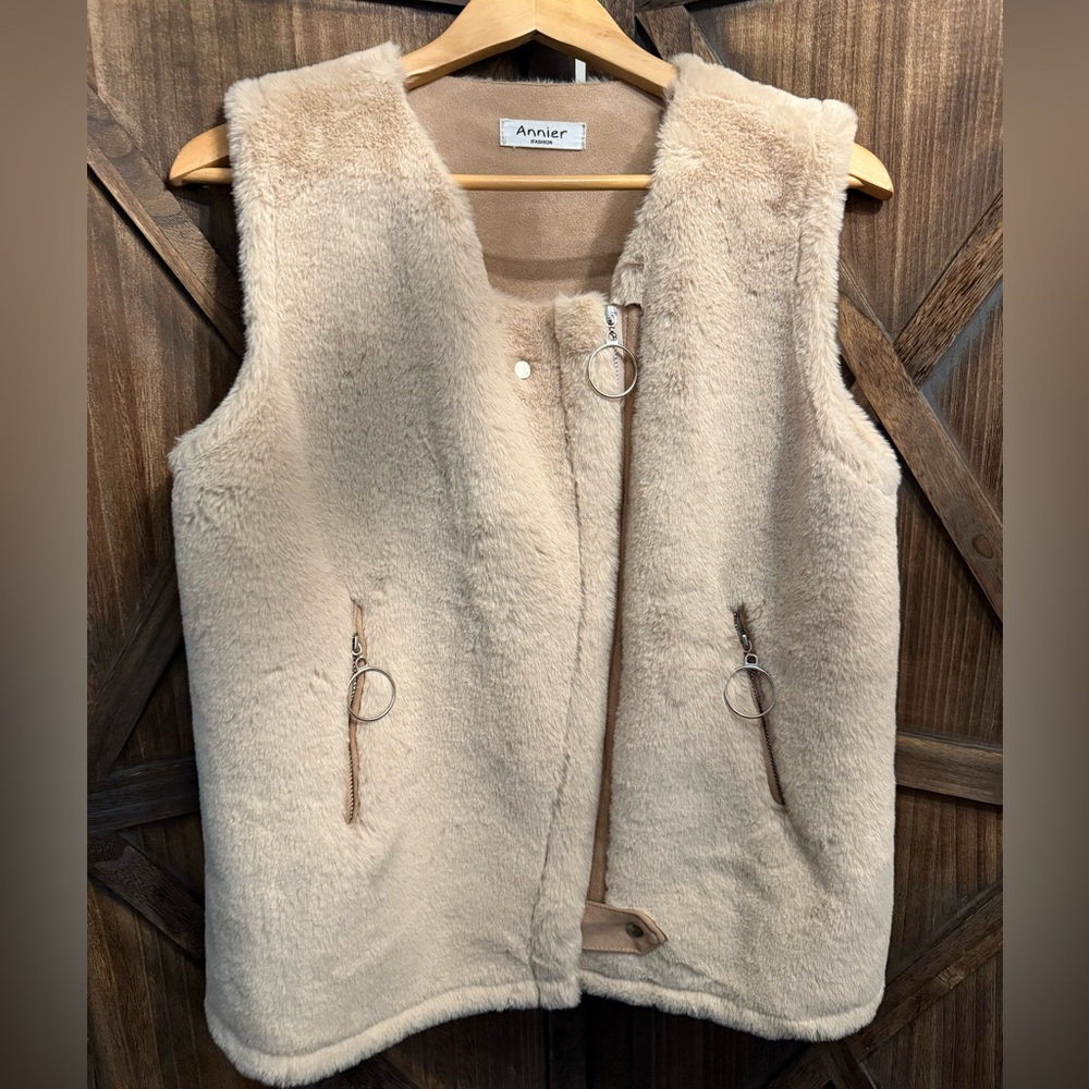 Annier Women's Cream Fur Vest